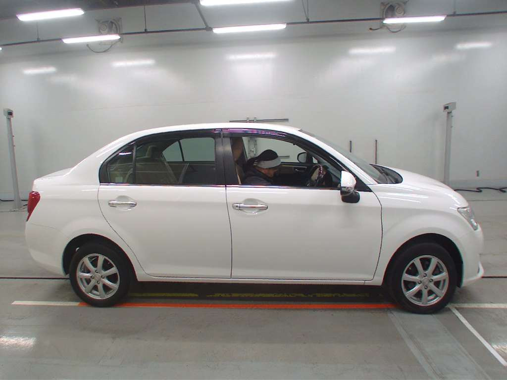 2013 Toyota Corolla Axio NZE164[2]