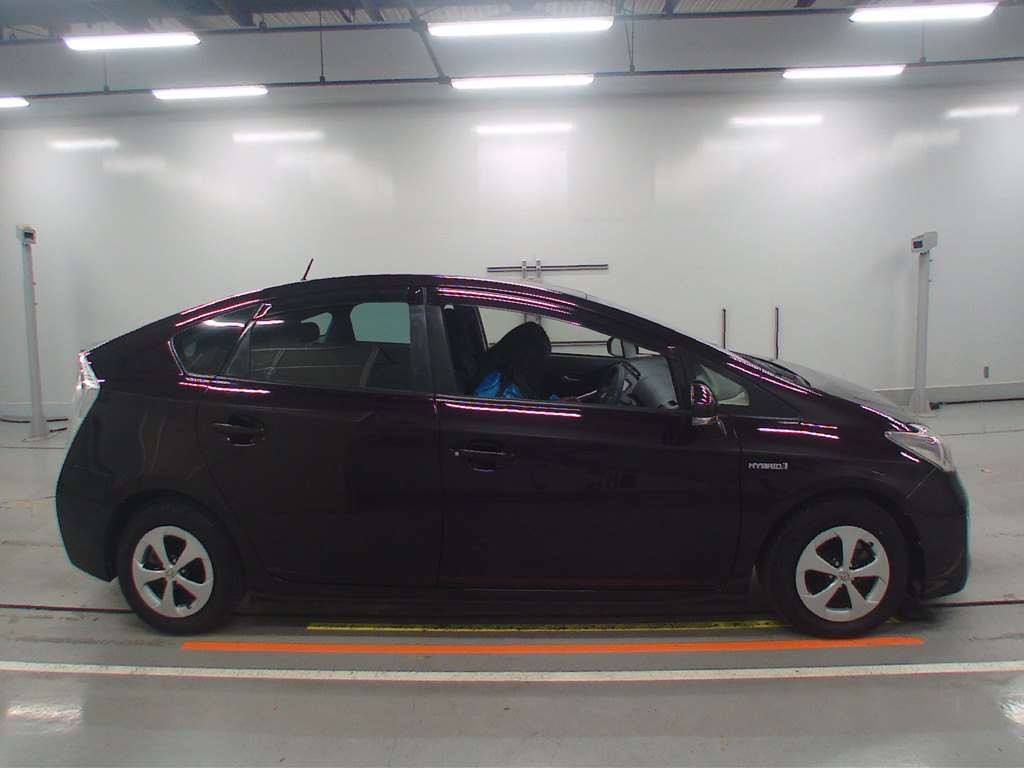 2013 Toyota Prius ZVW30[2]