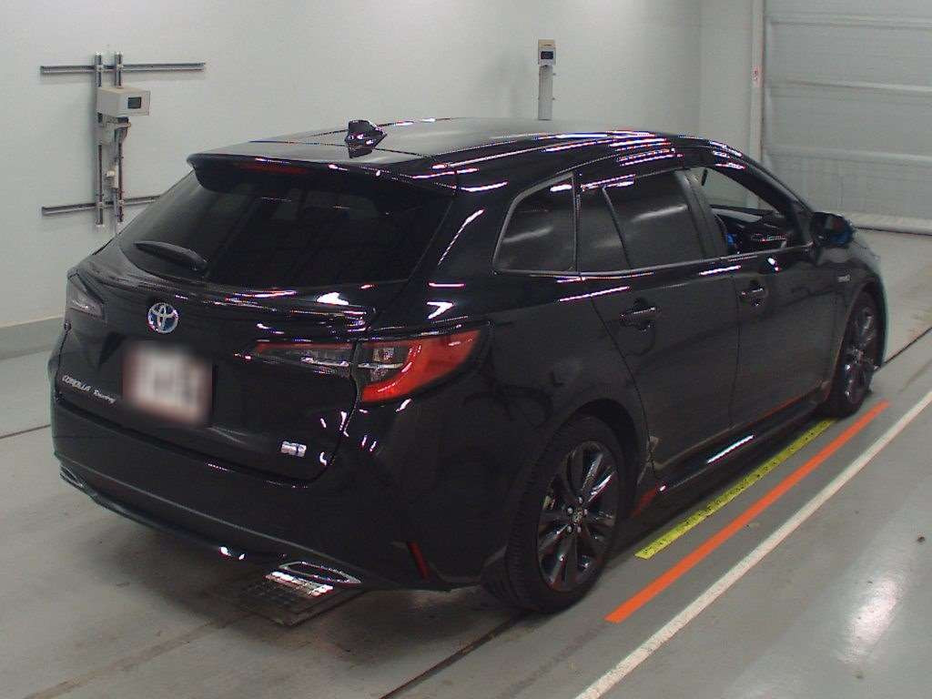 2020 Toyota Corolla Touring Wagon ZWE211W[1]