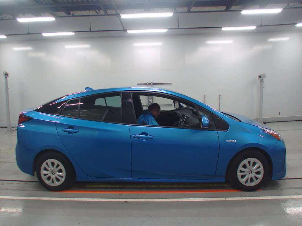 2019 Toyota Prius ZVW51[2]