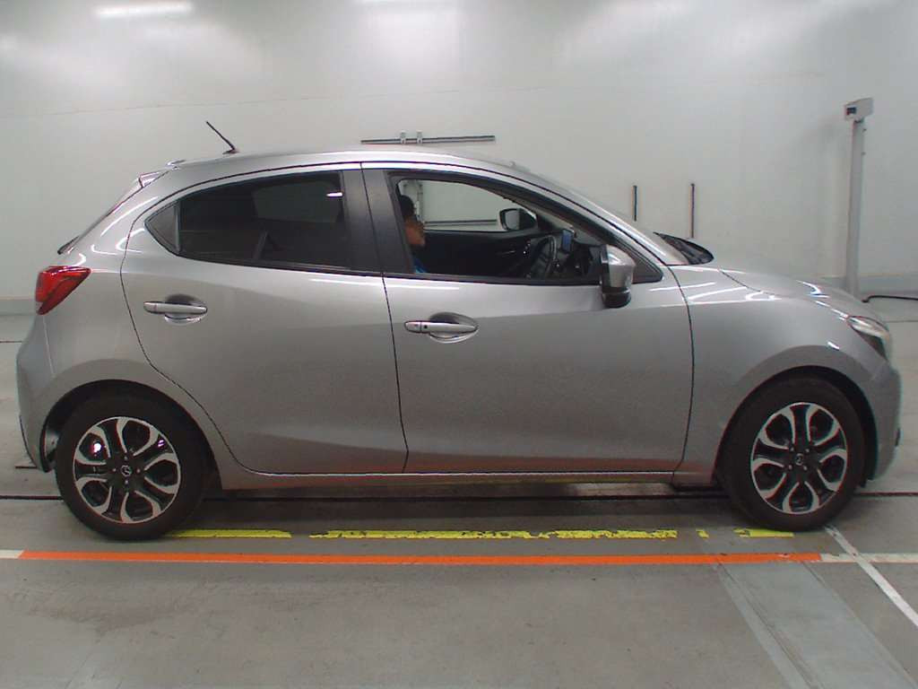 2015 Mazda Demio DJ5FS[2]