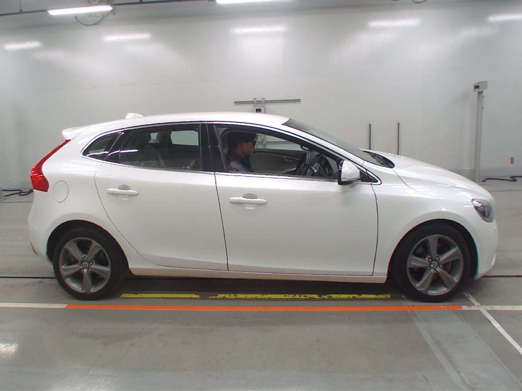 2013 Volvo V40 MB4164T[2]