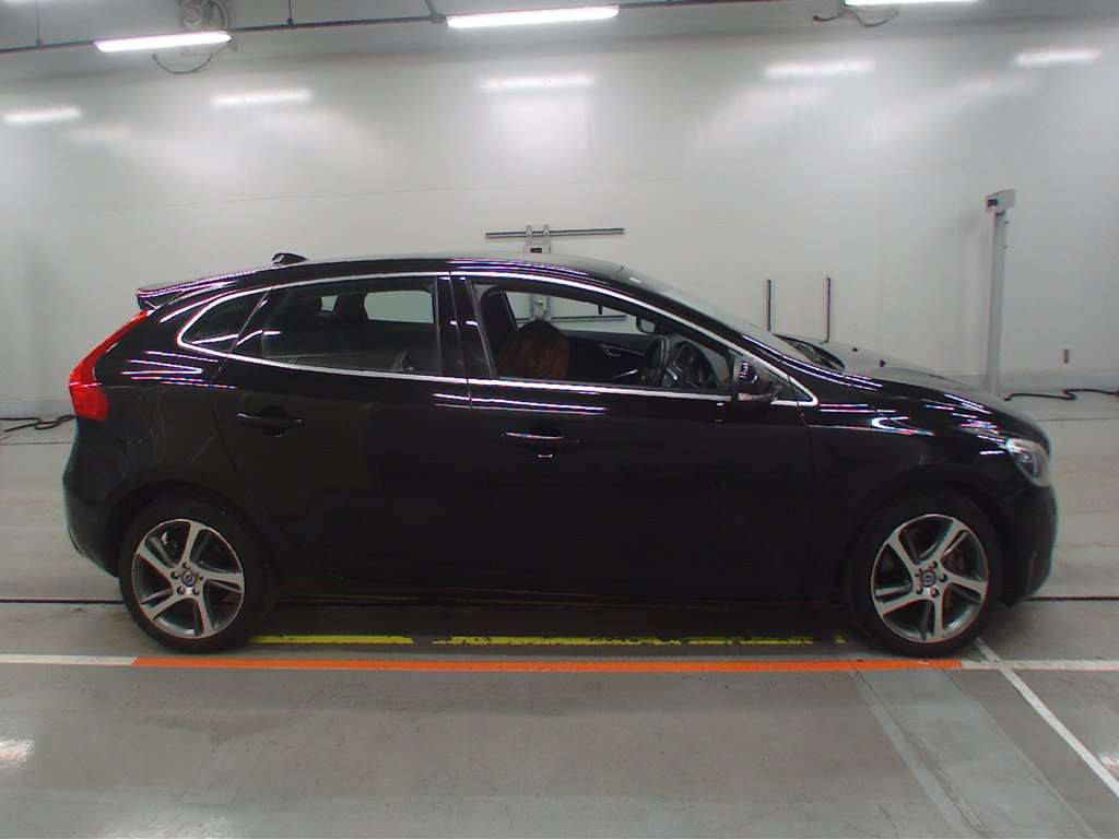 2016 Volvo V40 MD4204T[2]