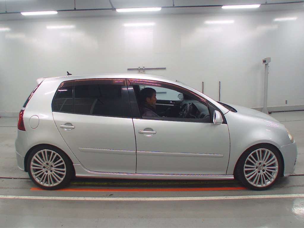 2007 Volkswagen Golf 1KBUBF[2]