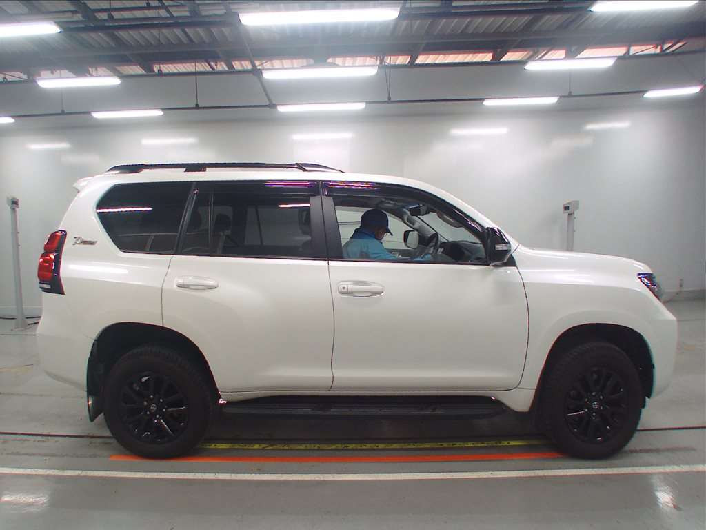 2022 Toyota Land Cruiser Prado GDJ150W[2]