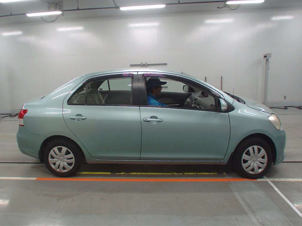 2009 Toyota Belta SCP92[2]