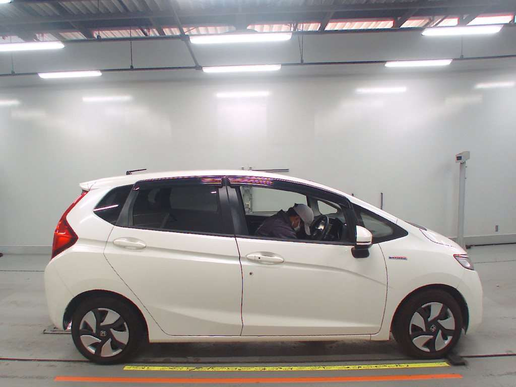 2014 Honda Fit Hybrid GP5[2]