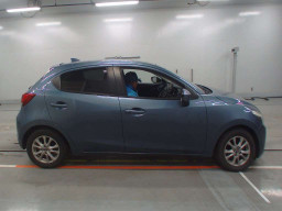 2016 Mazda Demio