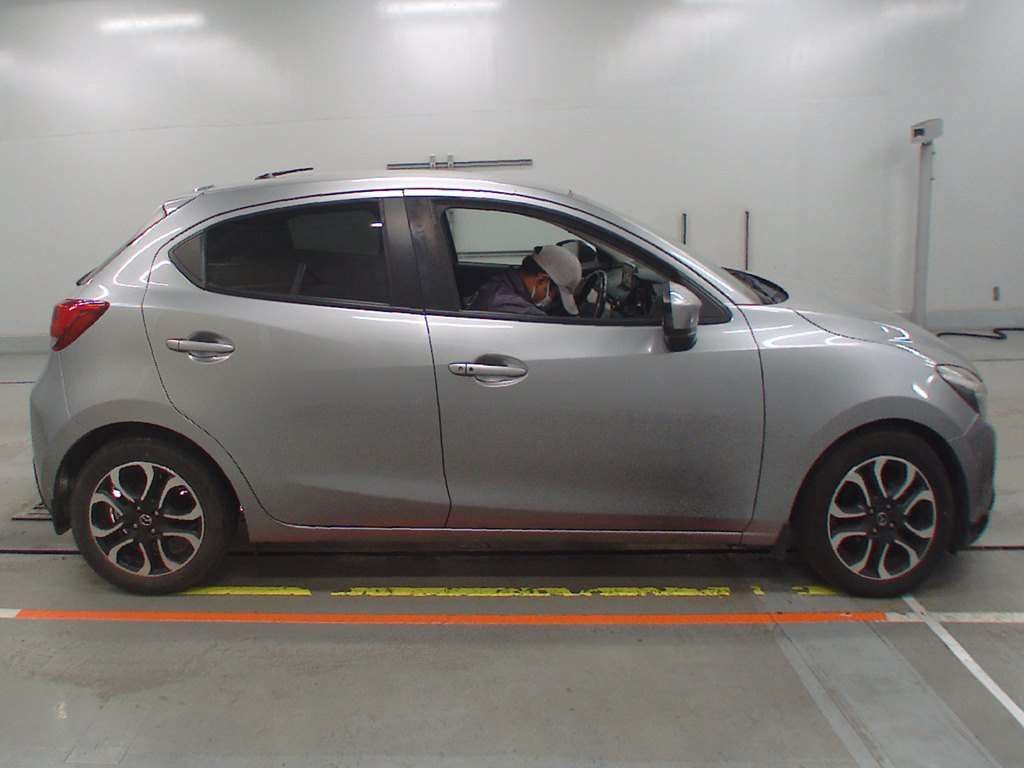 2015 Mazda Demio DJ5FS[2]