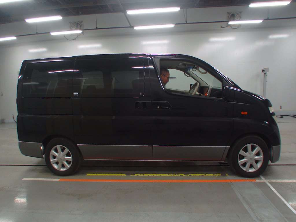 2003 Nissan Elgrand E51[2]