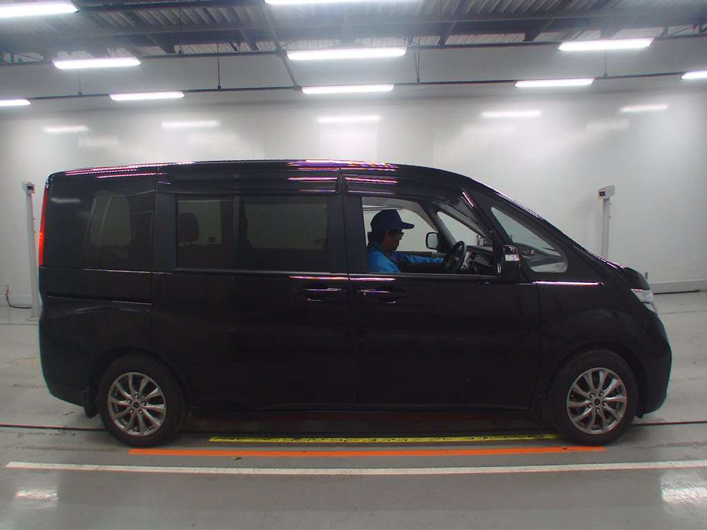 2015 Honda Step WGN RP1[2]