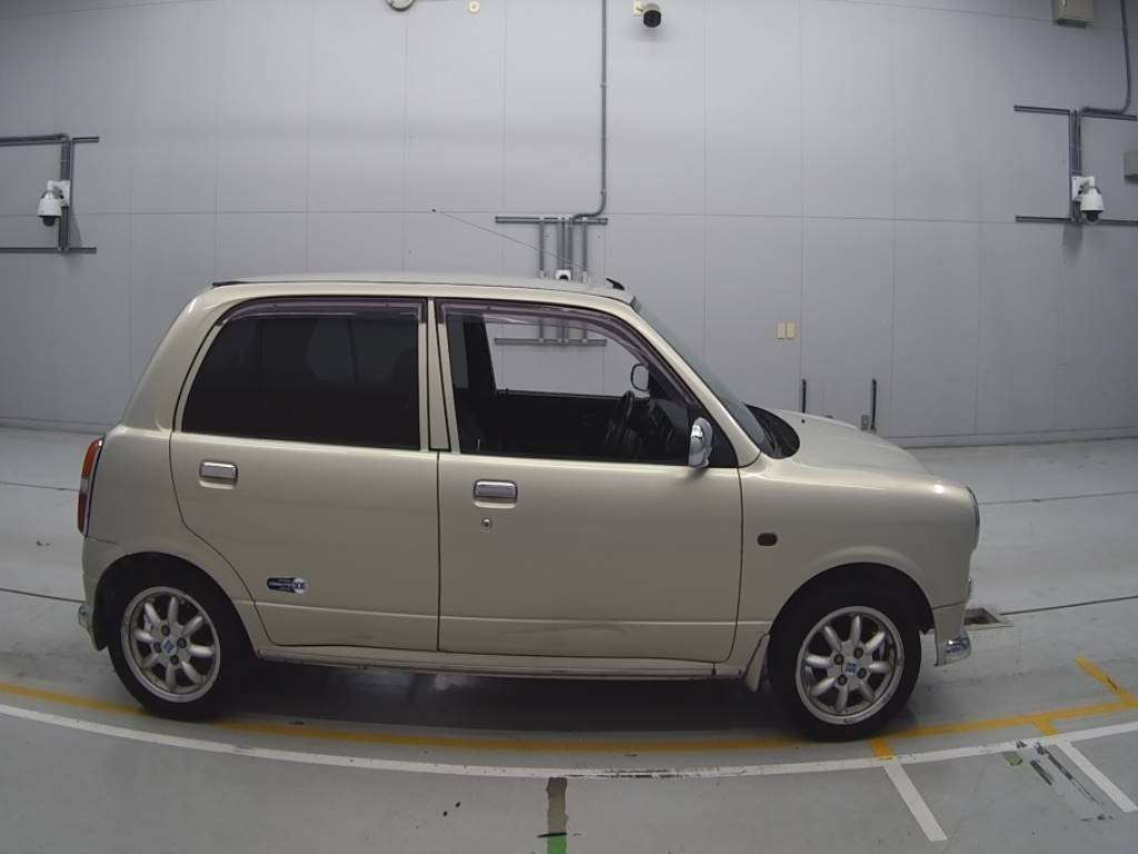 2004 Daihatsu Miragino L700S[2]