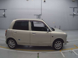 2004 Daihatsu Miragino