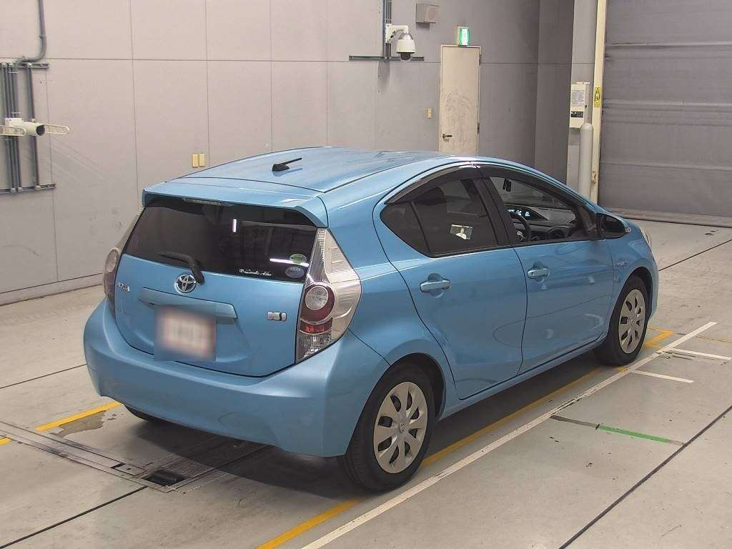 2014 Toyota Aqua NHP10[1]