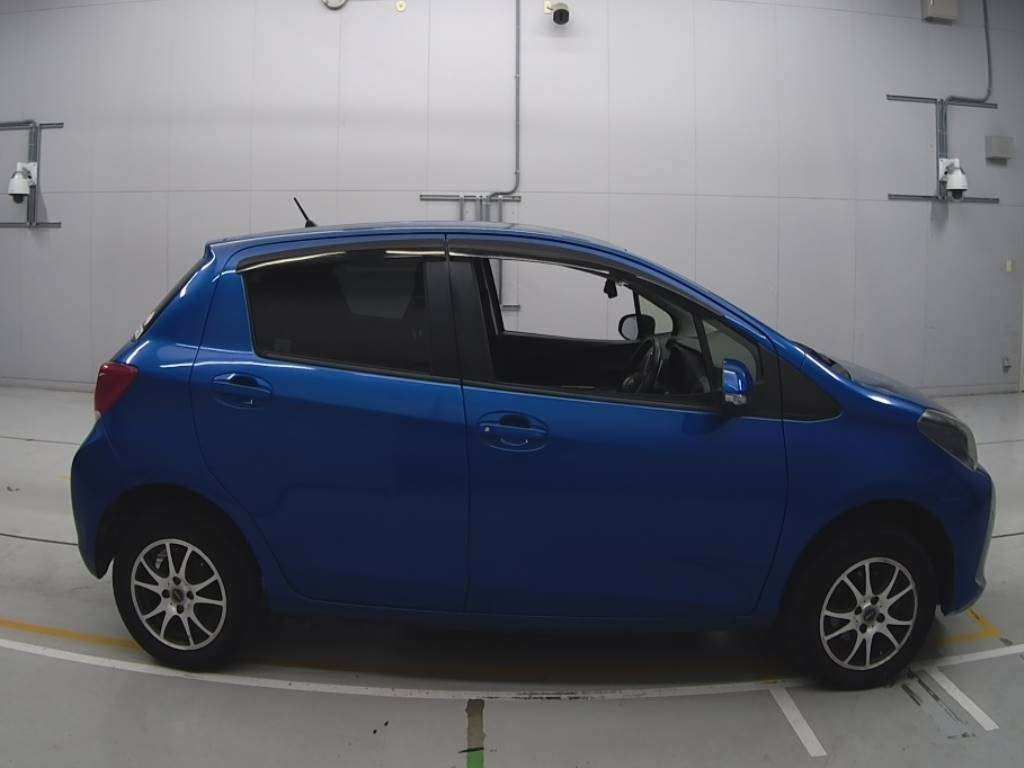 2014 Toyota Vitz NSP135[2]