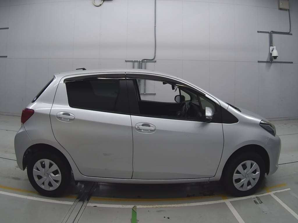 2014 Toyota Vitz NSP135[2]