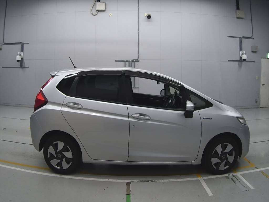 2013 Honda Fit Hybrid GP5[2]