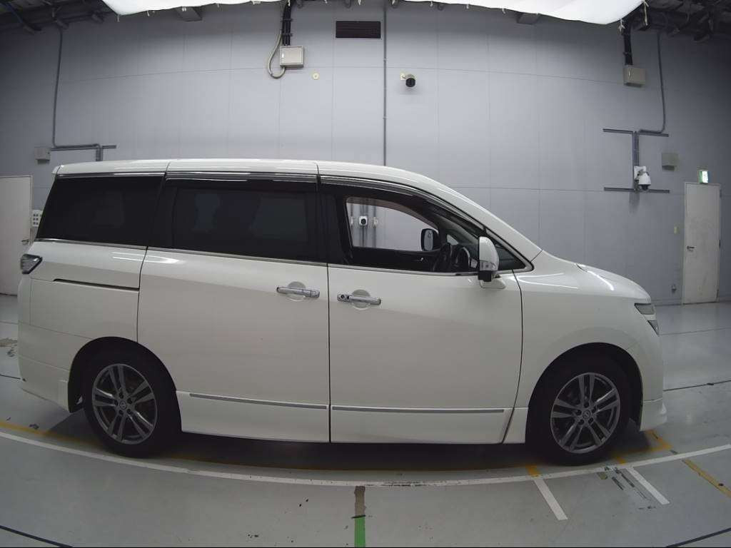 2012 Nissan Elgrand TE52[2]