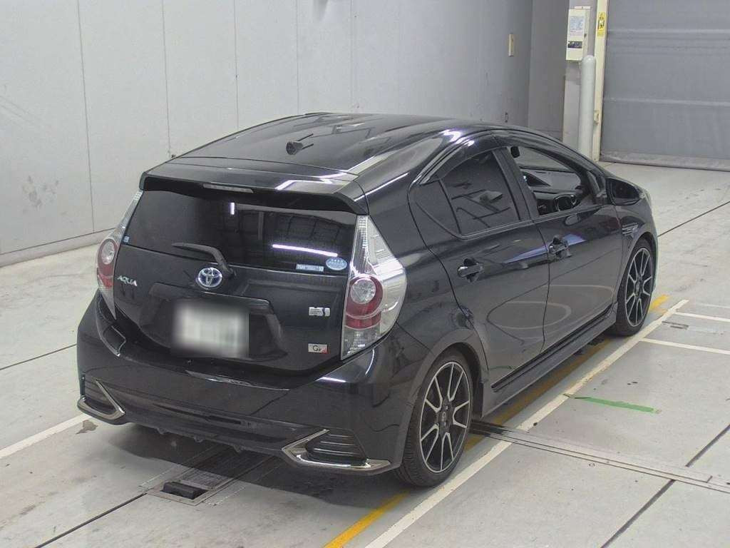 2014 Toyota Aqua NHP10[1]