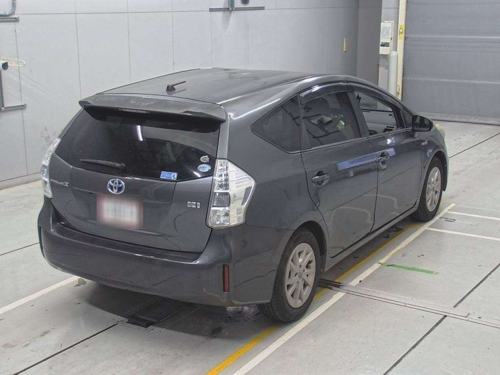 2012 Toyota Prius alpha ZVW41W[1]