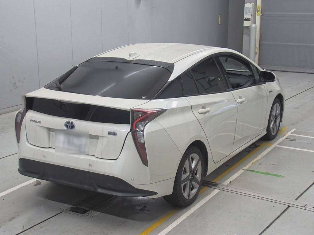 2016 Toyota Prius ZVW51[1]