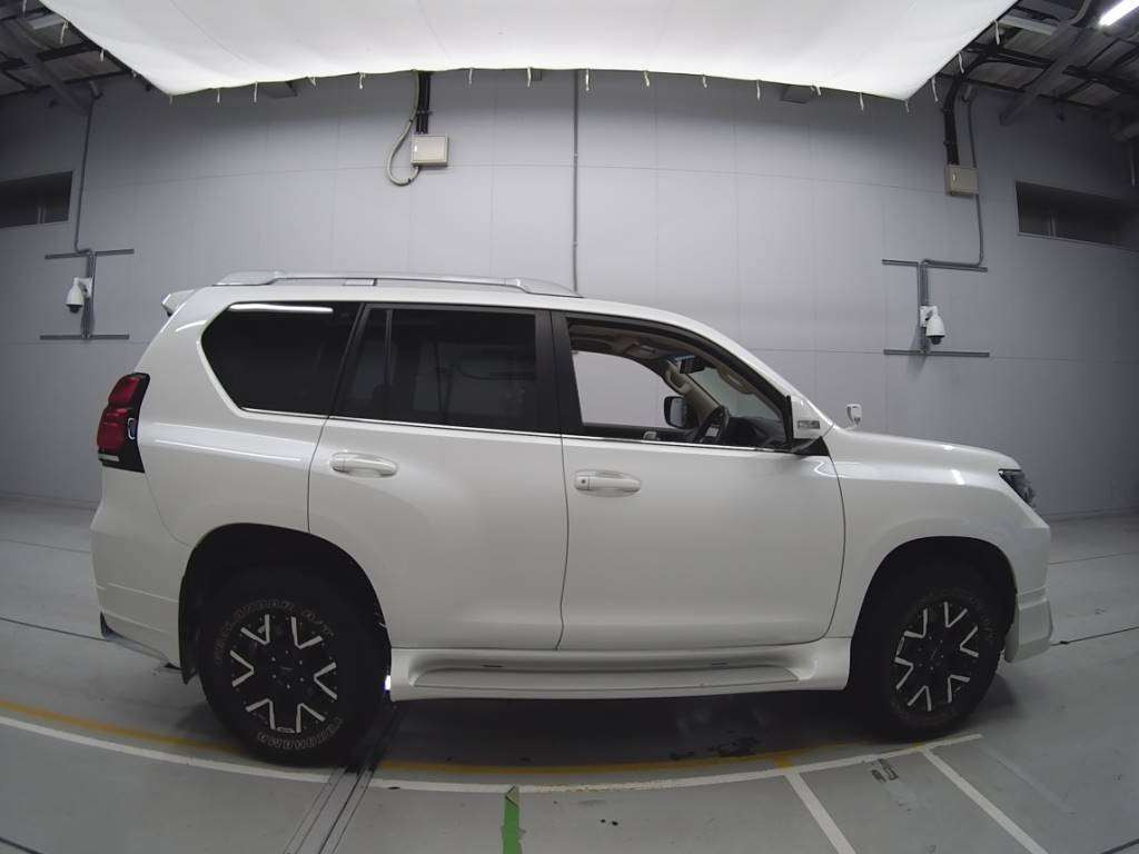 2019 Toyota Land Cruiser Prado GDJ150W[2]