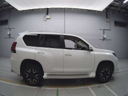 2019 Toyota Land Cruiser Prado