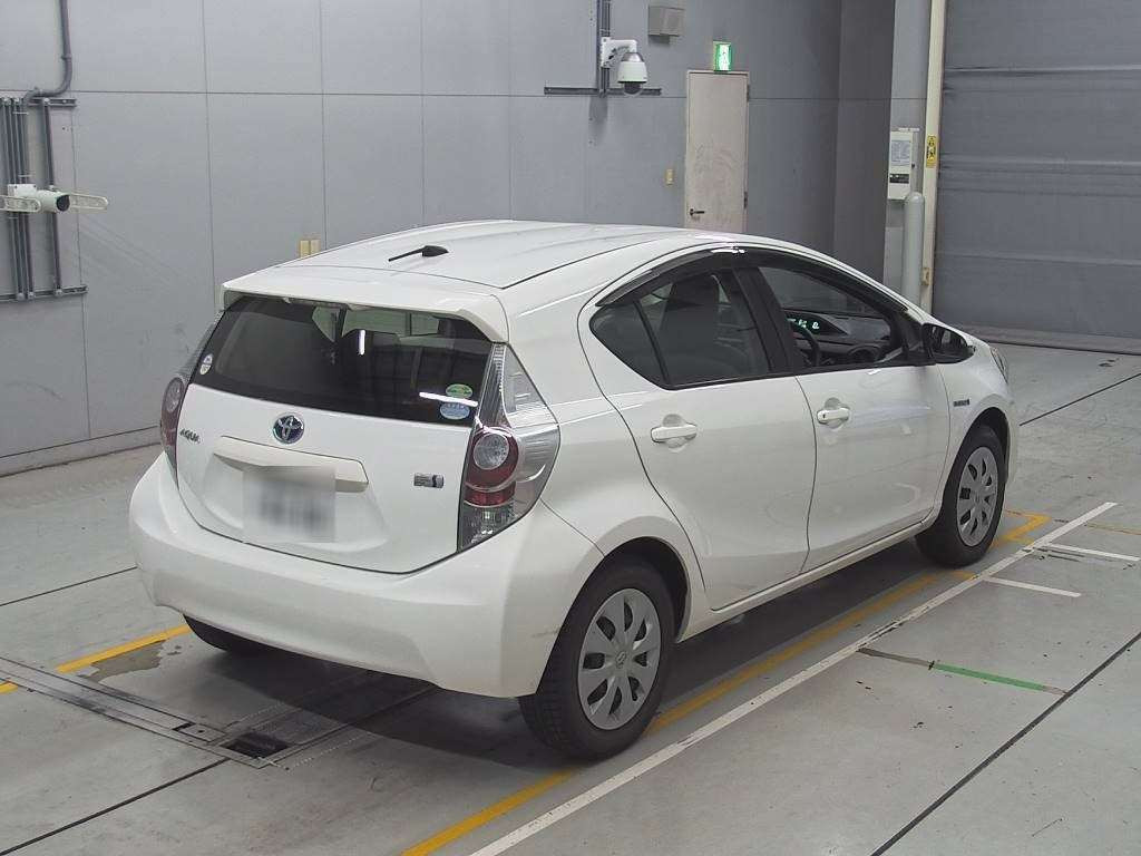 2014 Toyota Aqua NHP10[1]