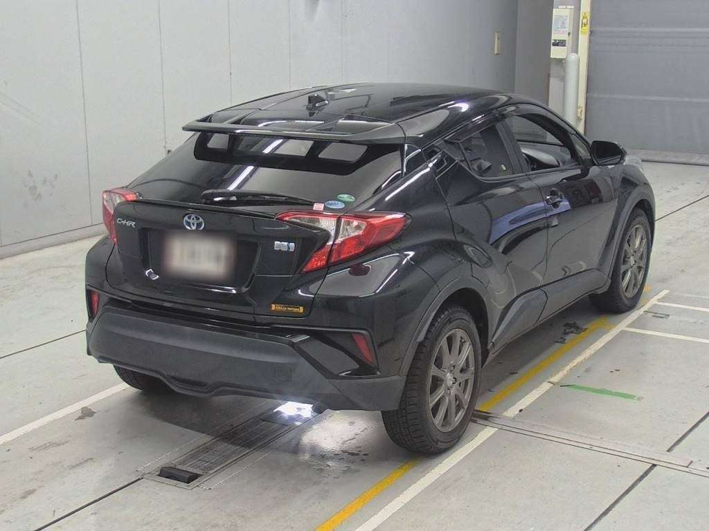 2017 Toyota C-HR ZYX10[1]