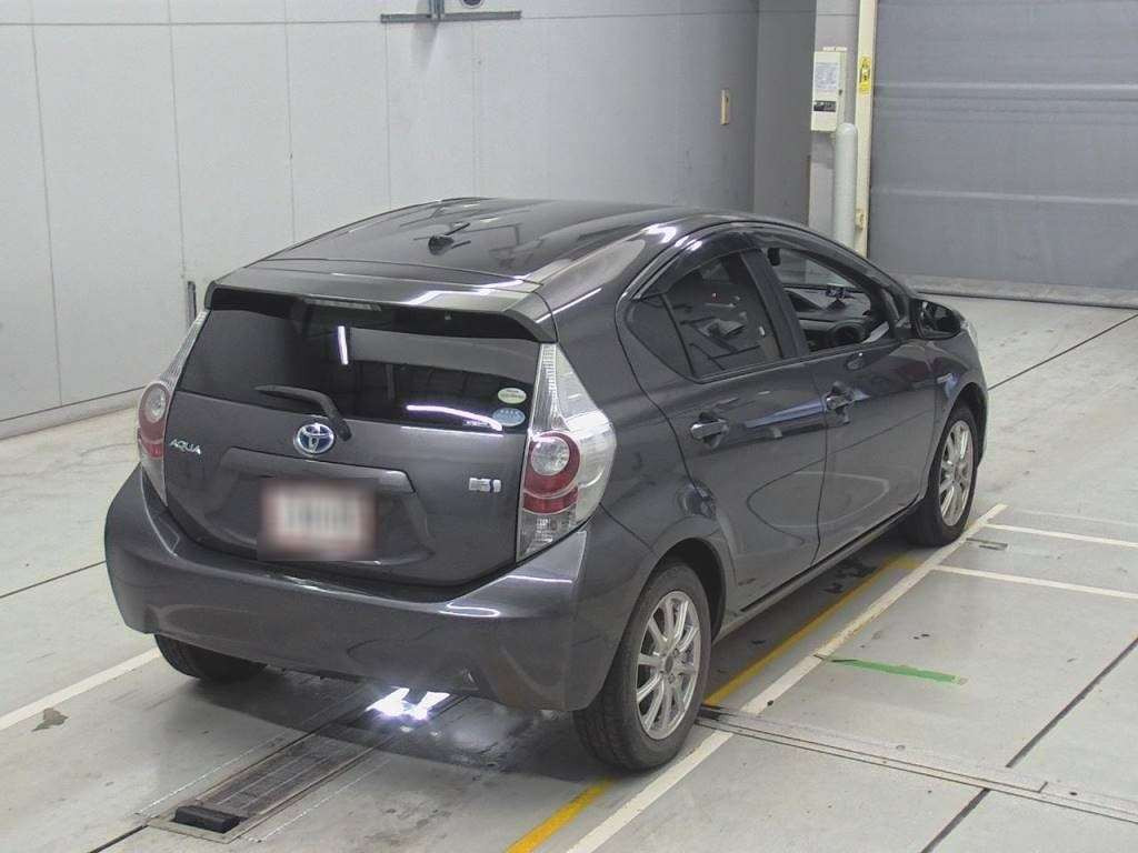 2012 Toyota Aqua NHP10[1]