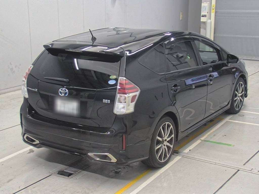 2015 Toyota Prius alpha ZVW40W[1]