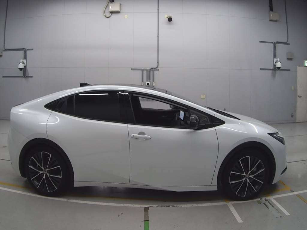 2023 Toyota Prius MXWH65[2]