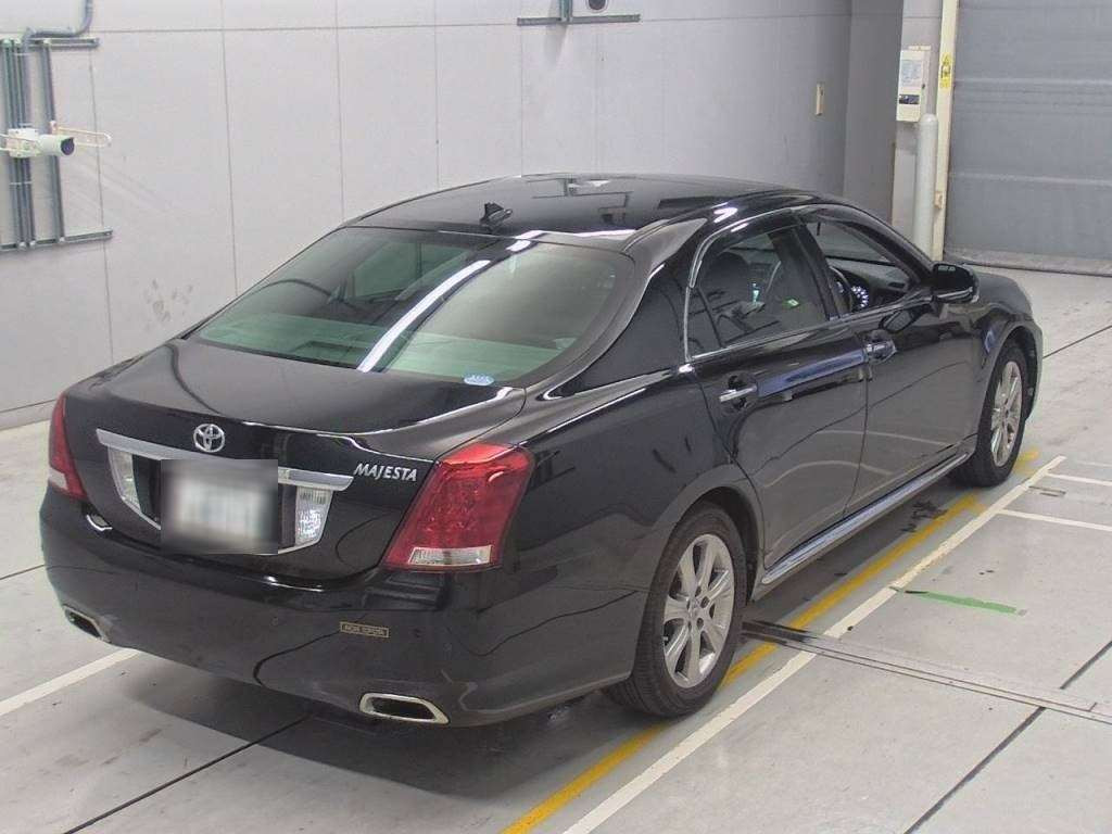 2012 Toyota Crown Majesta URS206[1]