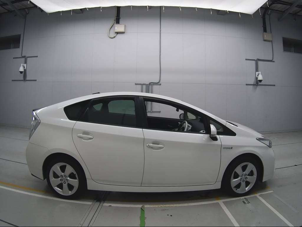 2015 Toyota Prius ZVW30[2]