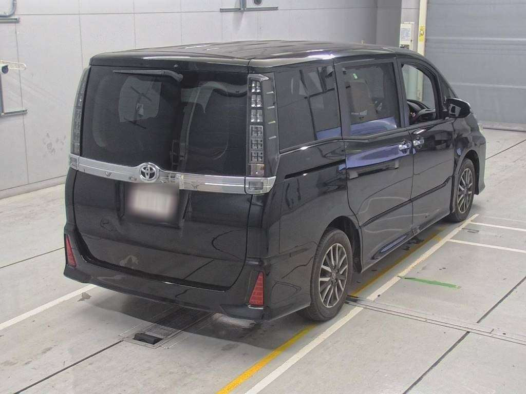 2015 Toyota Voxy ZRR80W[1]