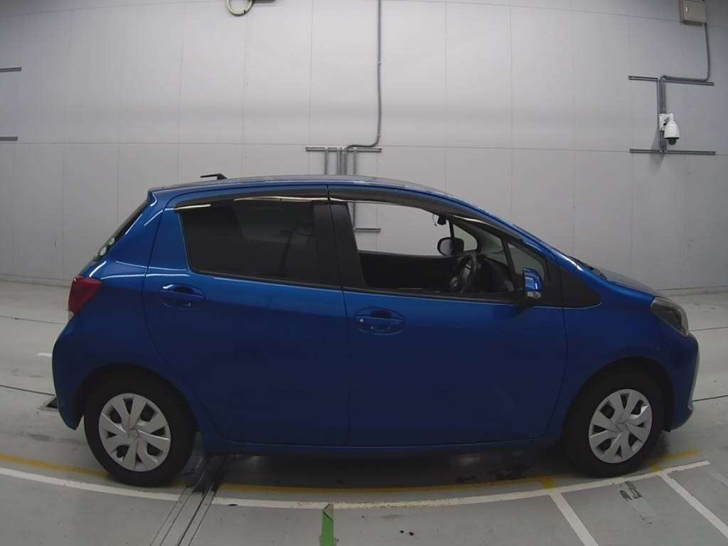 2015 Toyota Vitz KSP130[2]