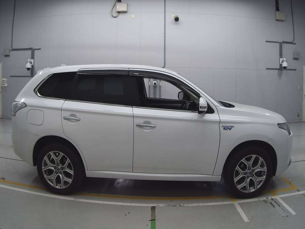 2013 Mitsubishi Outlander PHEV GG2W[2]