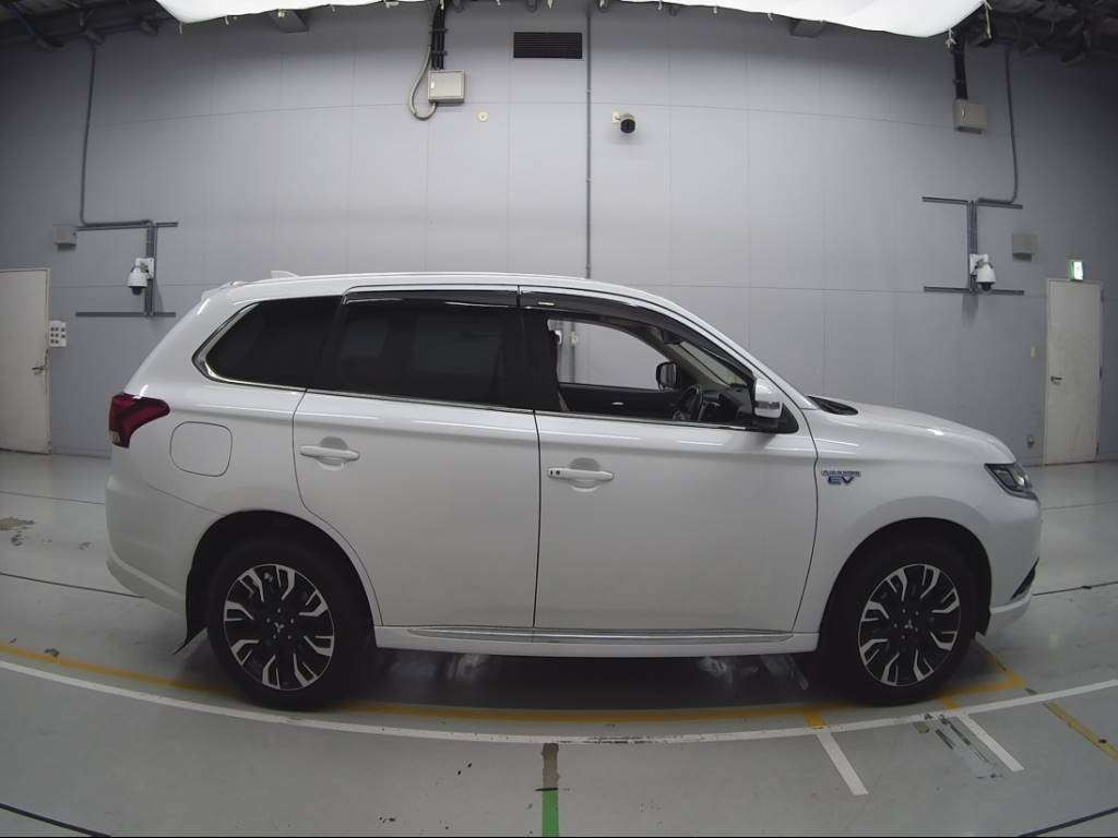 2018 Mitsubishi Outlander PHEV GG2W[2]