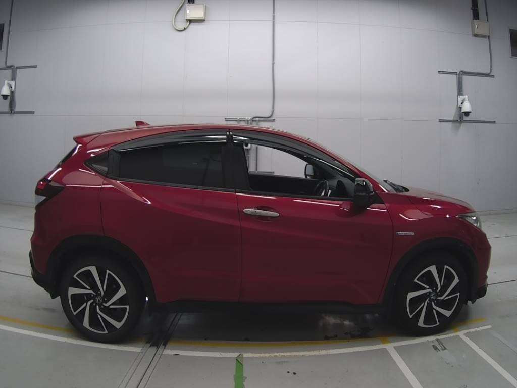 2017 Honda VEZEL RU3[2]