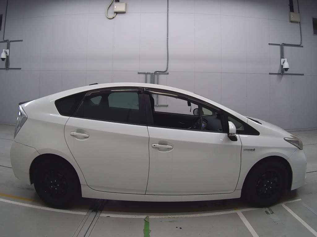 2012 Toyota Prius ZVW30[2]