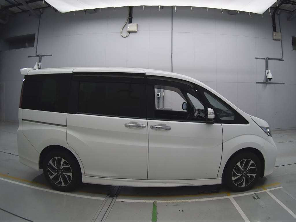 2016 Honda Step WGN Spada RP3[2]