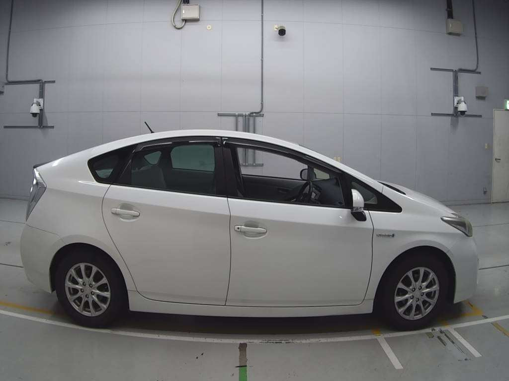 2012 Toyota Prius ZVW30[2]