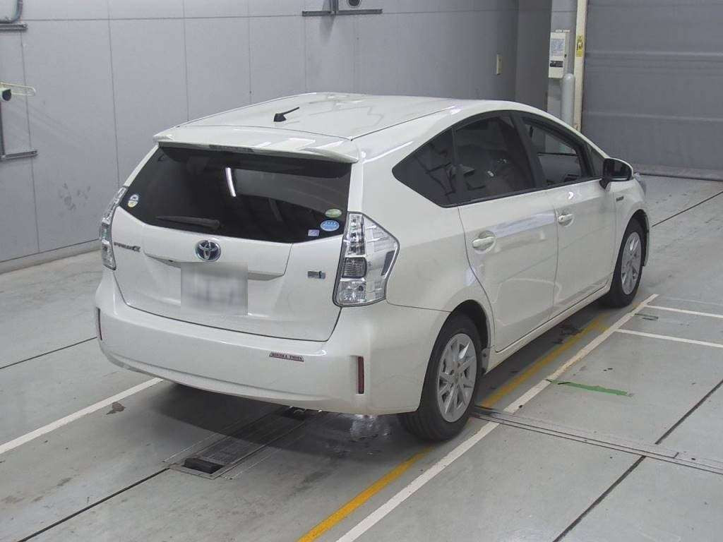 2012 Toyota Prius alpha ZVW40W[1]