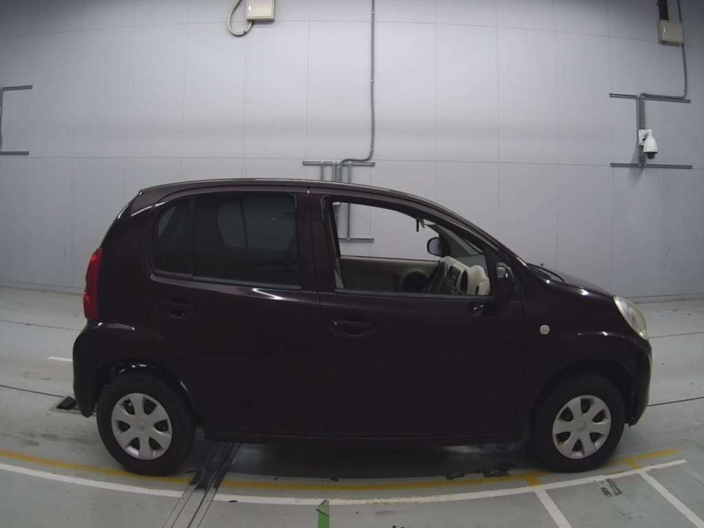 2011 Toyota Passo KGC30[2]