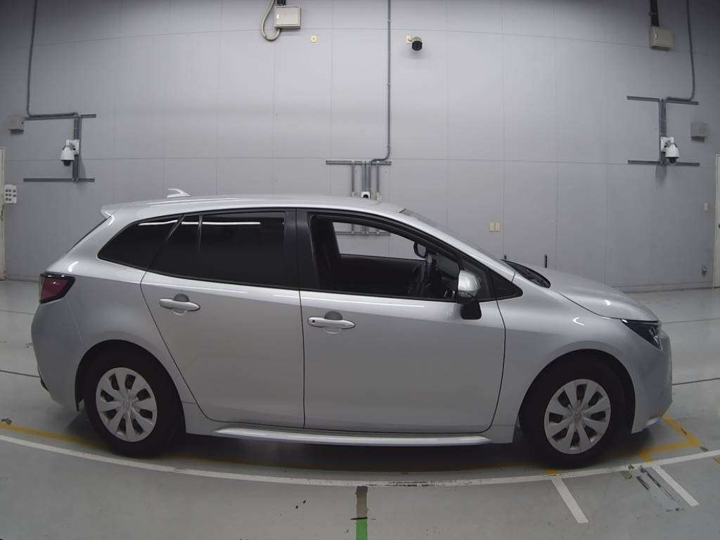 2020 Toyota Corolla Touring Wagon ZRE212W[2]