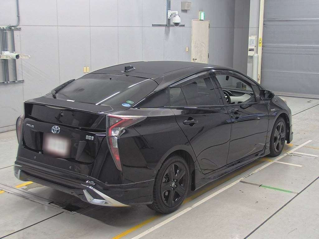 2015 Toyota Prius ZVW51[1]