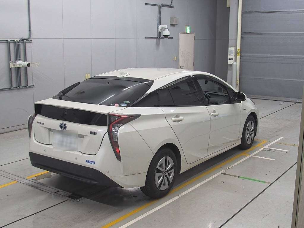 2016 Toyota Prius ZVW51[1]