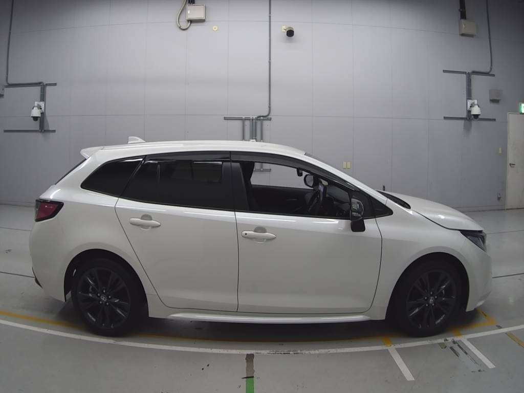 2019 Toyota Corolla Touring Wagon ZRE212W[2]