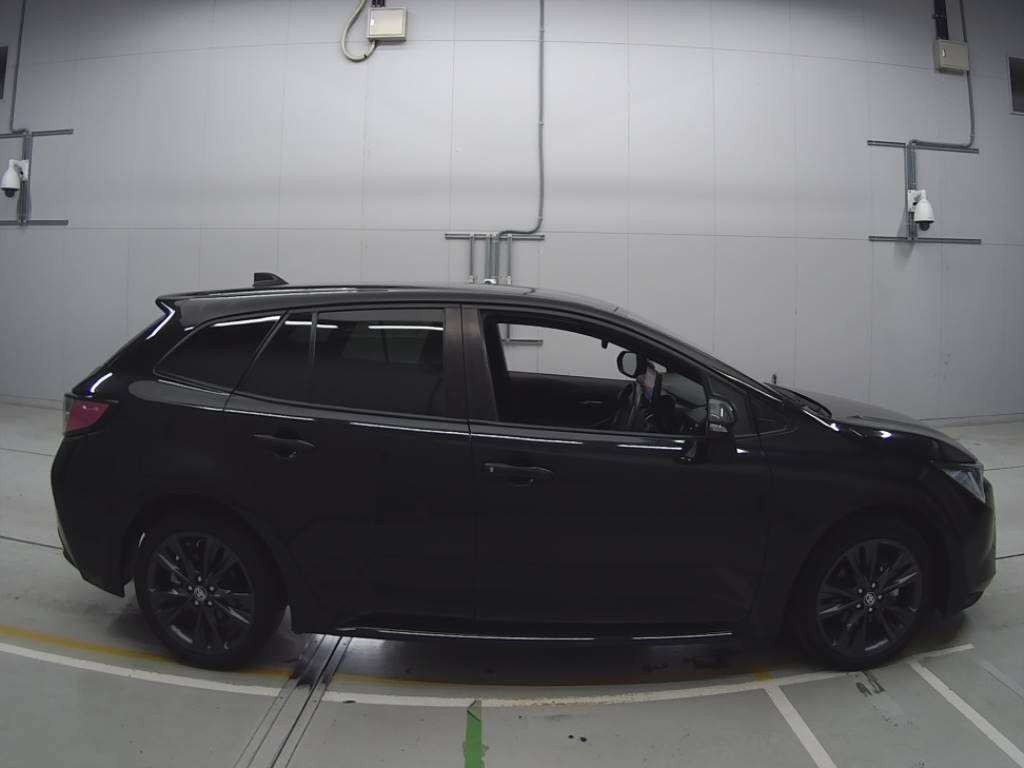 2022 Toyota Corolla Touring Wagon ZWE211W[2]