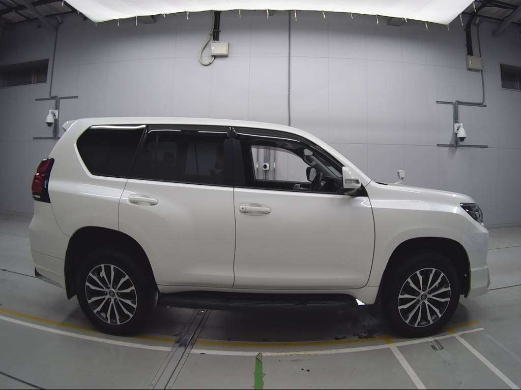 2018 Toyota Land Cruiser Prado TRJ150W[2]